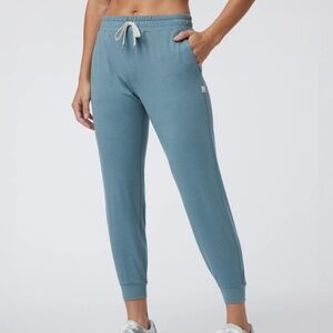 Vuori women’s performance jogger